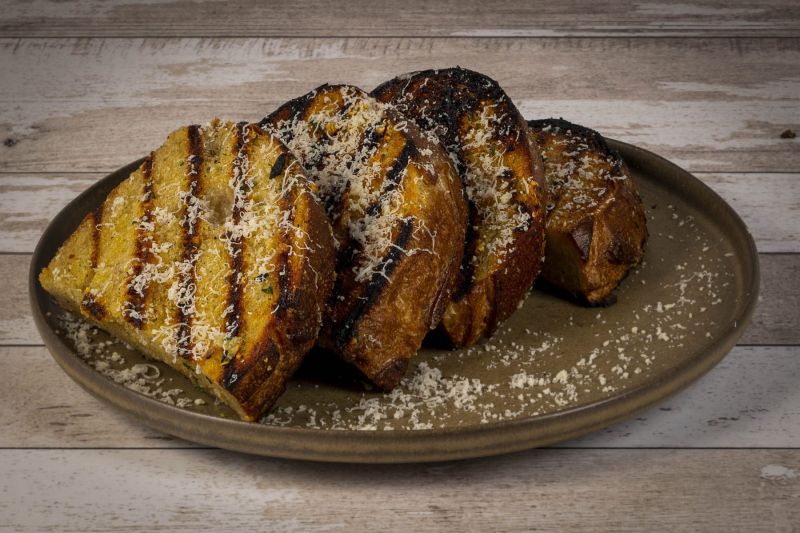 grilled-garlic-bread-scaled